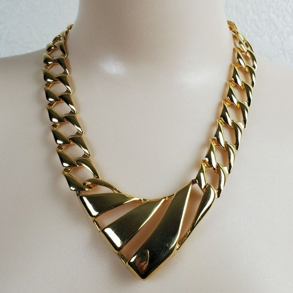 Vintage Jewelry - Vintage Chunky Gold Tone Curb Square Chain Link Bib V Pendant Statement Necklace